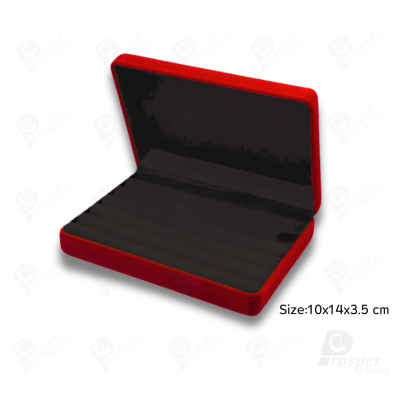 จัดเต็มกล่องใส่ชุดเครื่องประดับกำมะหยี่สีแดง/ดำ มีทรงสี่เหลี่ยมและหัวใจ ใส่โชว์เครื่องประดับได้ครบ