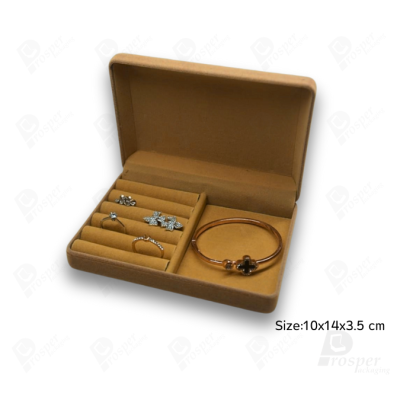 จัดเต็มกล่องกำมะหยี่ใส่เครื่องประดับชุดสีครีม แบบหัวใจและสี่เหลี่ยม ใส่โชว์ชุดเครื่องประดับ ทองแท่ง จิวเวอรี่เซ็ตสินสอด