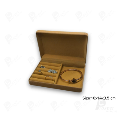 รวมกล่องกำมะหยี่เก็บเครื่องประดับ ภายในมีพื้นเรียบและฟูกใส่ต่างหูหรือแหวนได้อเนกประสงค์ (32R+ปร)