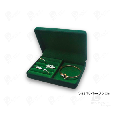 รวมกล่องกำมะหยี่เก็บเครื่องประดับ ภายในมีพื้นเรียบและฟูกใส่ต่างหูหรือแหวนได้อเนกประสงค์ (32R+ปร)