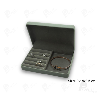 รวมกล่องกำมะหยี่เก็บเครื่องประดับ ภายในมีพื้นเรียบและฟูกใส่ต่างหูหรือแหวนได้อเนกประสงค์ (32R+ปร)