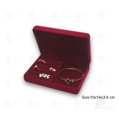 รวมกล่องกำมะหยี่เก็บเครื่องประดับ ภายในมีพื้นเรียบและฟูกใส่ต่างหูหรือแหวนได้อเนกประสงค์ (32R+ปร)