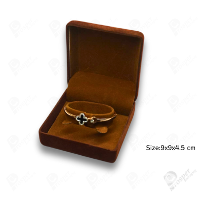 จัดเต็มกล่องกำมะหยี่ใส่เครื่องประดับสีน้ำตาล มีทรงสี่เหลี่ยมและหัวใจ จัดเก็บเครื่องประดับ ทองแท่ง จิวเวอรี่เซ็ตสินสอด