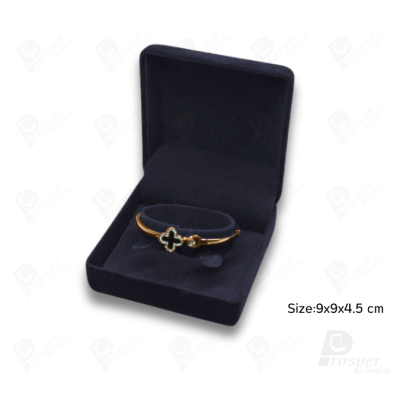 จัดเต็มกล่องกำมะหยี่ใส่เครื่องประดับชุดสีกรม มีทรงสี่เหลี่ยมและหัวใจ ใส่โชว์ชุดเครื่องประดับ ทองแท่ง จิวเวอรี่เซ็ตสินสอด