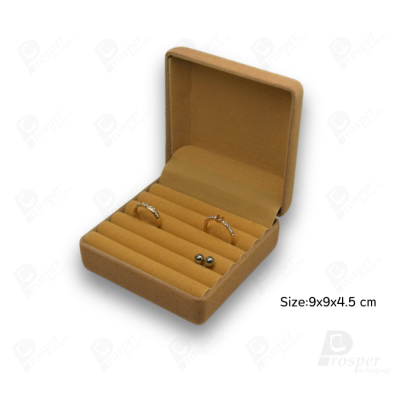 จัดเต็มกล่องกำมะหยี่ใส่เครื่องประดับชุดสีครีม แบบหัวใจและสี่เหลี่ยม ใส่โชว์ชุดเครื่องประดับ ทองแท่ง จิวเวอรี่เซ็ตสินสอด