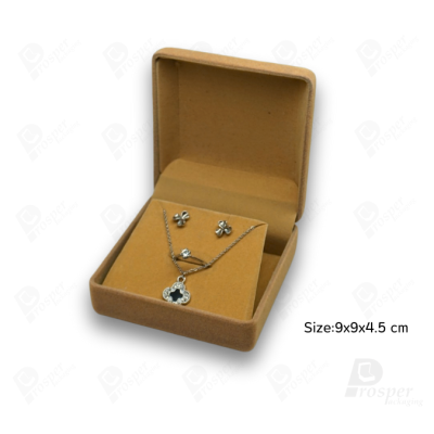 จัดเต็มกล่องกำมะหยี่ใส่เครื่องประดับชุดสีครีม แบบหัวใจและสี่เหลี่ยม ใส่โชว์ชุดเครื่องประดับ ทองแท่ง จิวเวอรี่เซ็ตสินสอด