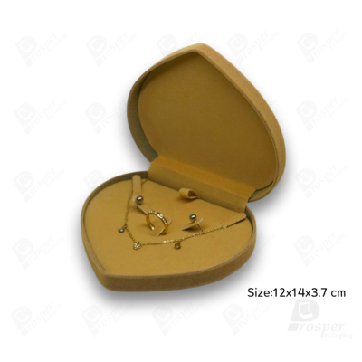 จัดเต็มกล่องกำมะหยี่ใส่เครื่องประดับชุดสีครีม แบบหัวใจและสี่เหลี่ยม ใส่โชว์ชุดเครื่องประดับ ทองแท่ง จิวเวอรี่เซ็ตสินสอด