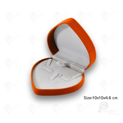 จัดเต็มรวมกล่องกำมะหยี่ใส่เครื่องประดับสีส้ม มีทรงสี่เหลี่ยมและหัวใจ ใส่โชว์เครื่องประดับได้ครบ