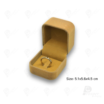 จัดเต็มกล่องกำมะหยี่ใส่เครื่องประดับชุดสีครีม แบบหัวใจและสี่เหลี่ยม ใส่โชว์ชุดเครื่องประดับ ทองแท่ง จิวเวอรี่เซ็ตสินสอด