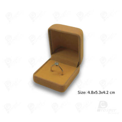 จัดเต็มกล่องกำมะหยี่ใส่เครื่องประดับชุดสีครีม แบบหัวใจและสี่เหลี่ยม ใส่โชว์ชุดเครื่องประดับ ทองแท่ง จิวเวอรี่เซ็ตสินสอด