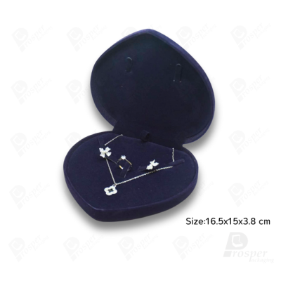 จัดเต็มกล่องกำมะหยี่ใส่เครื่องประดับชุดสีกรม มีทรงสี่เหลี่ยมและหัวใจ ใส่โชว์ชุดเครื่องประดับ ทองแท่ง จิวเวอรี่เซ็ตสินสอด