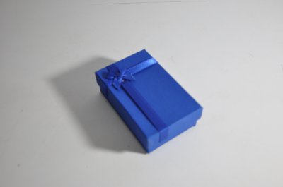 กล่องกระดาษมีโบว์ใส่เครื่องประดับ ใส่แหวน ใส่ต่างหู ใส่สร้อย ใส่กำไลข้อมือ กล่องของขวัญ สีน้ำเงิน