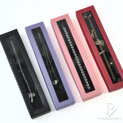 กล่องกระดาษใส่เครื่องประดับแบบมีหน้าต่างสร้อยข้อมือ สร้อยคอ มีดีไซน์หลายหลาก สีมงคลสวยๆ กล่องกระดาษใส่เครื่องประดับแบบมีหน้าต่างสร้อยข้อมือ สร้อยคอ มีดีไซน์หลายหลาก สีมงคลสวยๆ