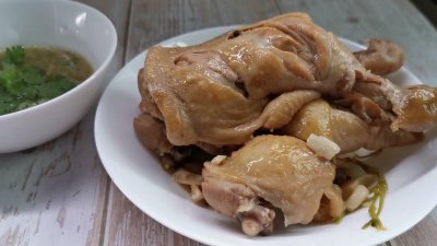 ไก่ต้มน้ำปลา