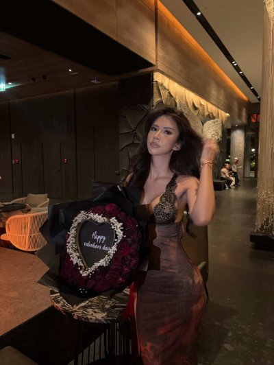 Valentines Day 50 Roses Burning Bouquet