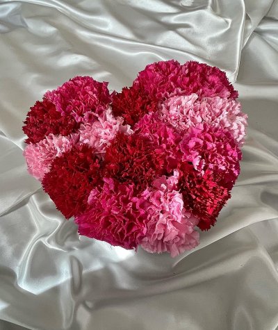 Valentines Day Carnation Mini Heart Box