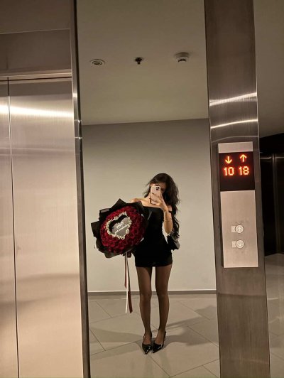 Valentines Day 50 Roses Burning Bouquet