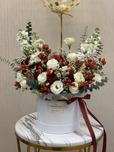 Ruby & Ivory Red Roses Box