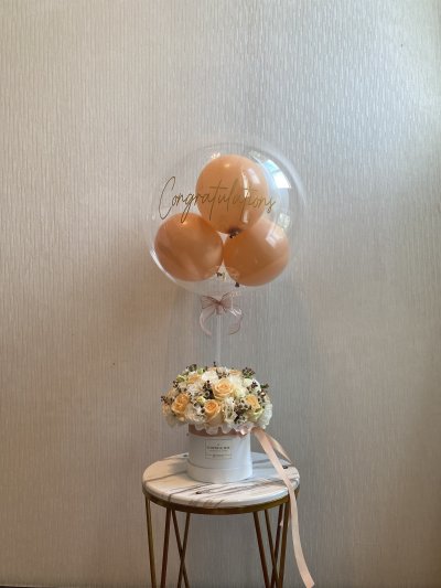 Cantaloupe Roses and White Laisanthus Mix Box S