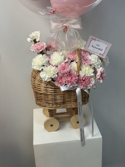 Baby cradle pink/white carnations