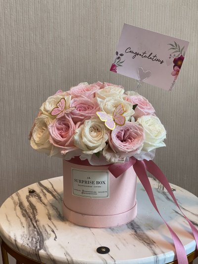 Pink and White English Roses Box S