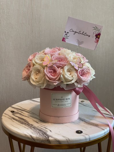 Pink and White English Roses Box S