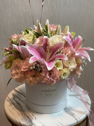 Blushing Peachy Lilies Box