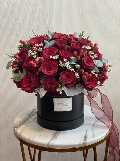 Signature Red Luxe Roses Box