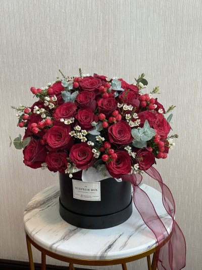 Signature Red Luxe Roses Box