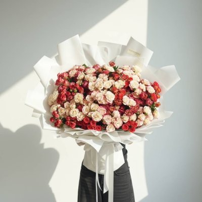 Two-Tone Spray Rose Bouquet XL