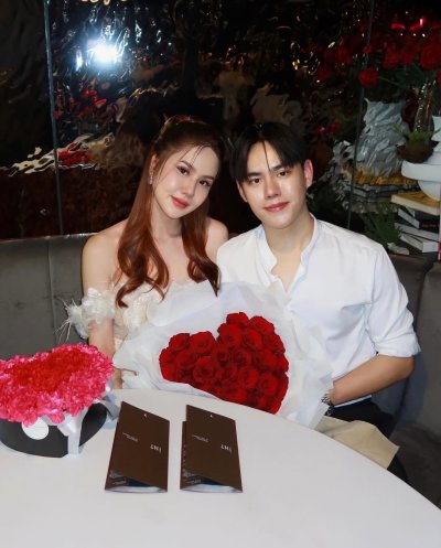 Valentines Day 20 Roses Heart Bouquet