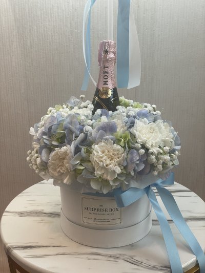 Blue Hydrangea Carnation Box S