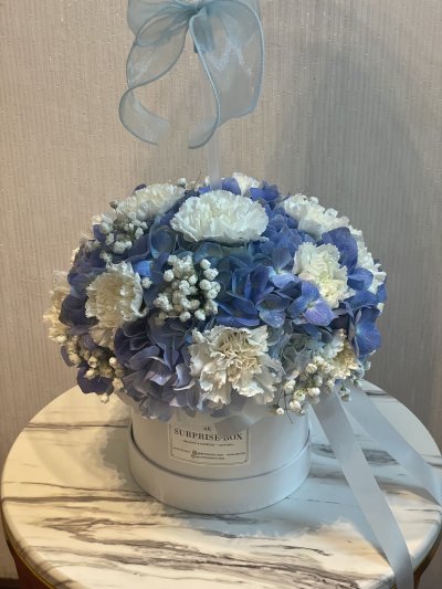 Blue Hydrangea Carnation Box M