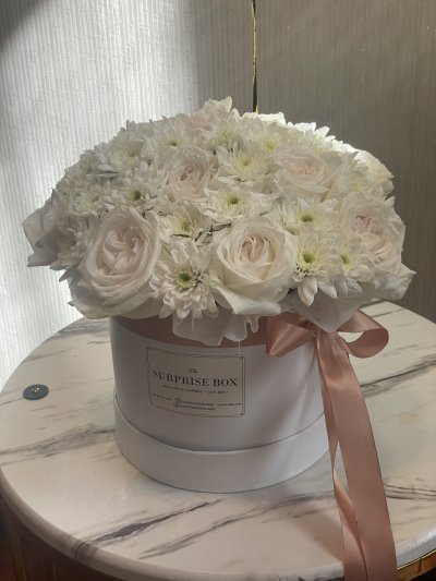 White Roses and Mum Box M