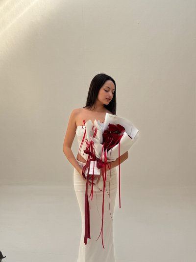 Valentines Day Bowtied 20 Roses Bouquet