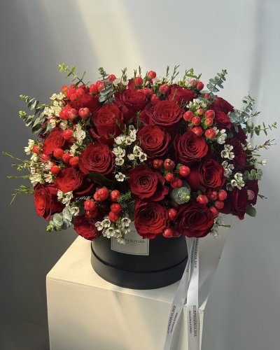 Signature Luxe Roses Box