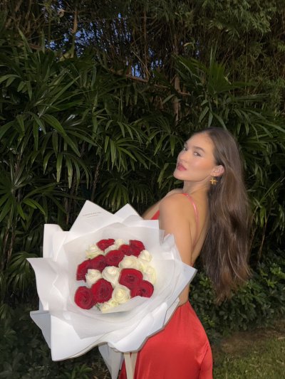 Valentines Day 20 Roses Mix Bouquet