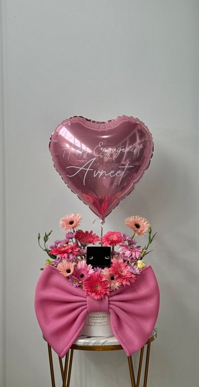 Bow Jumbo Gerbera Daisies Box