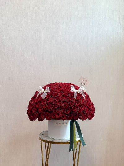 200 Red Roses Box