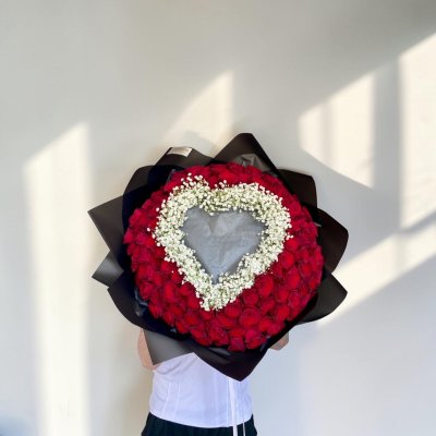 Signature Burning Bouquet 100 Roses