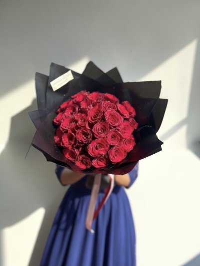 30 Red Roses Black Wrapping Bouquet