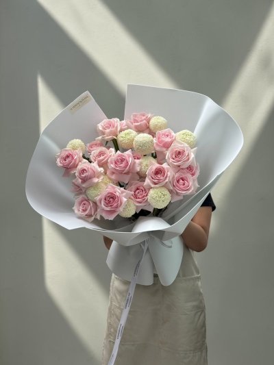 20 Pink Roses With White Pingpong Bouquet