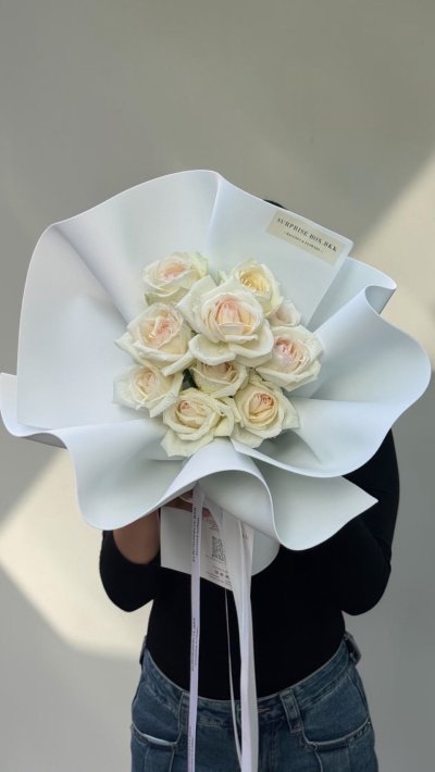 10 Stems White English Roses Bouquet Foam Wrapping