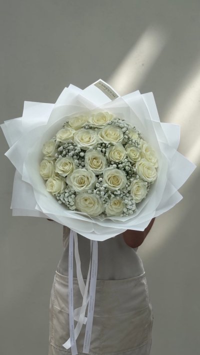 20 White Roses Gypso Bouquet