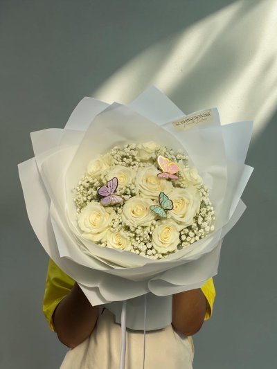 10 White English Roses Gypso Bouquet