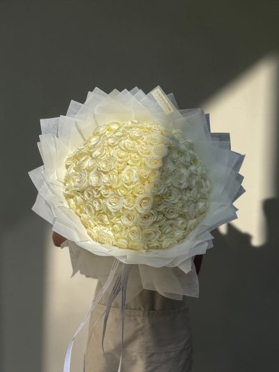 100 White Roses Bouquet