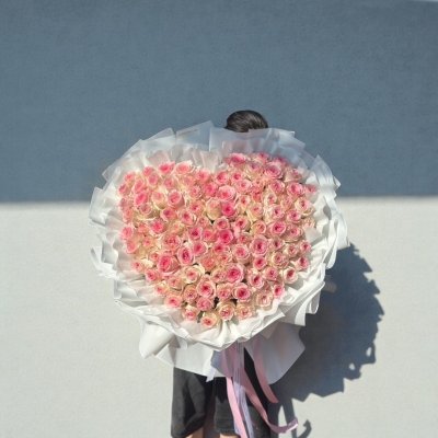 100 Pink Roses Heart Bouquet XXL + FREE DELIVERY