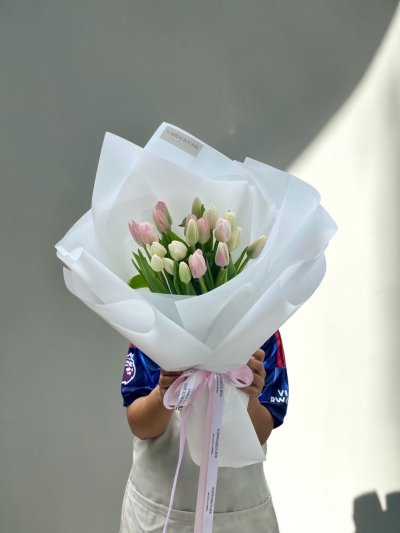 20 Stems Pink White Tulips