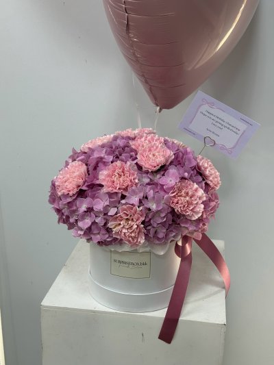 Pink Hydrangea Carnation Box M