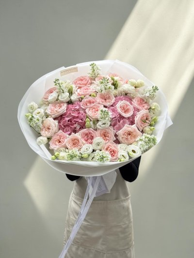 Pink Roses Blush & Snow Bouquet